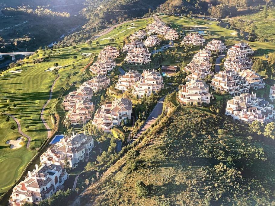 Apartment Luxurious 2 Bedroom With Facilities Benahavis